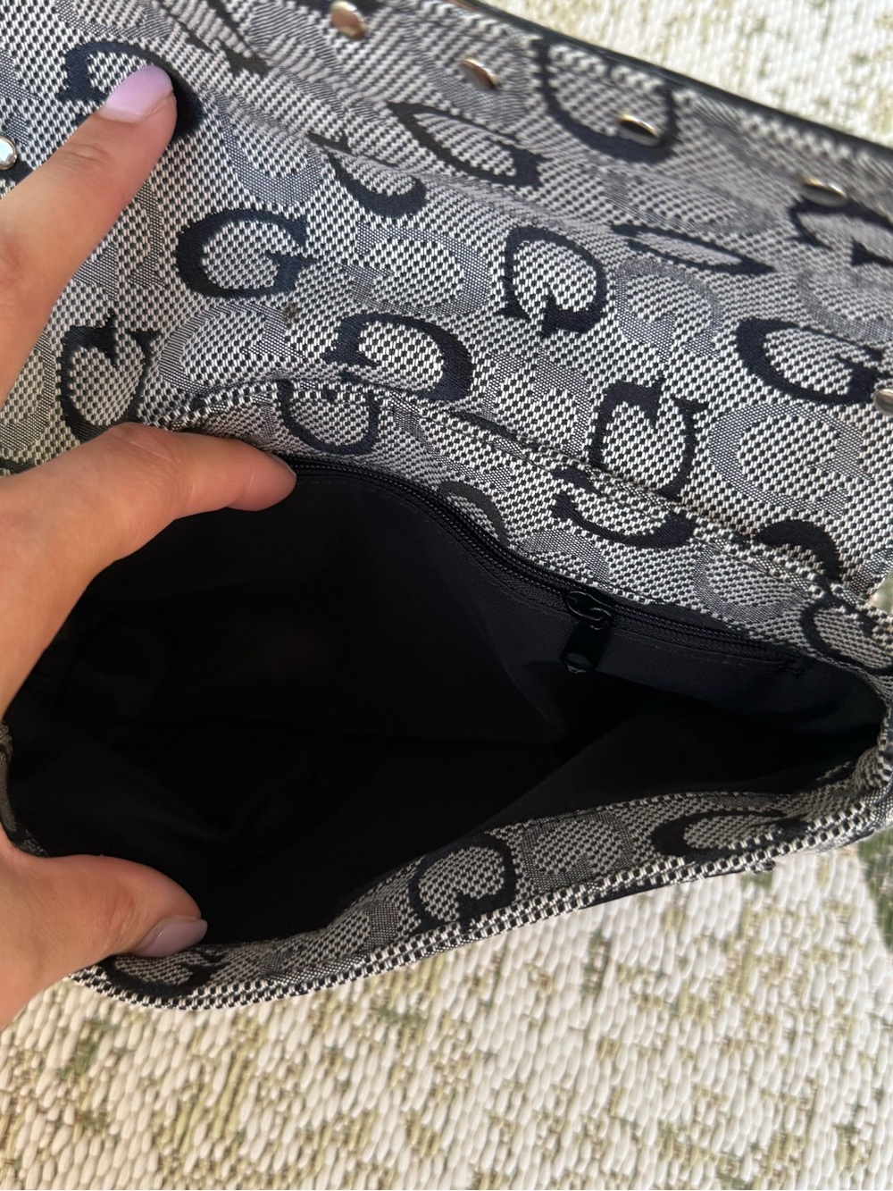 Guess NWT Silver-Trim Gray Monogram Shoulder Bag - Picture 5 of 6